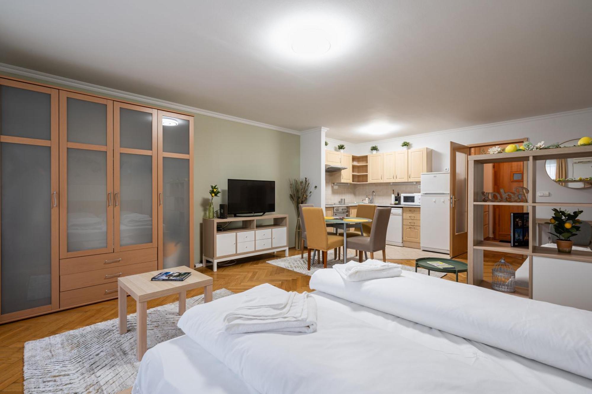 Moonlit Muse Apartman